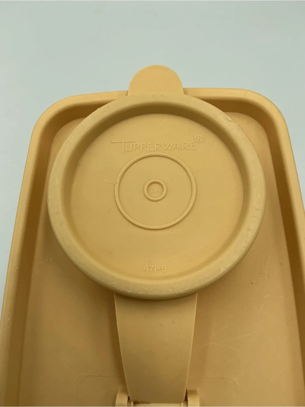 Vintage Tupperware Set of 2 Cereal Snack Keeper Containers Yellow & Beige w/Lids